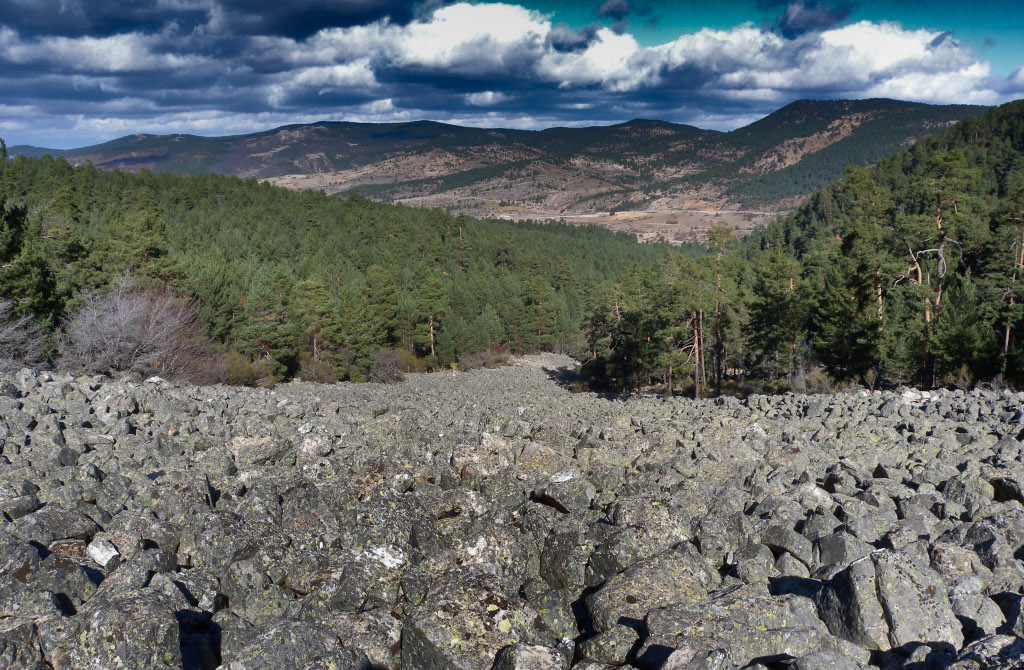 Río de bloques de piedra en Orea